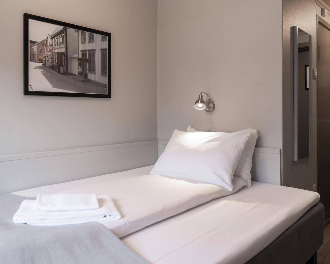 Froken Skjolds Hotel Lyngengarden Mosjoen Bagian luar foto