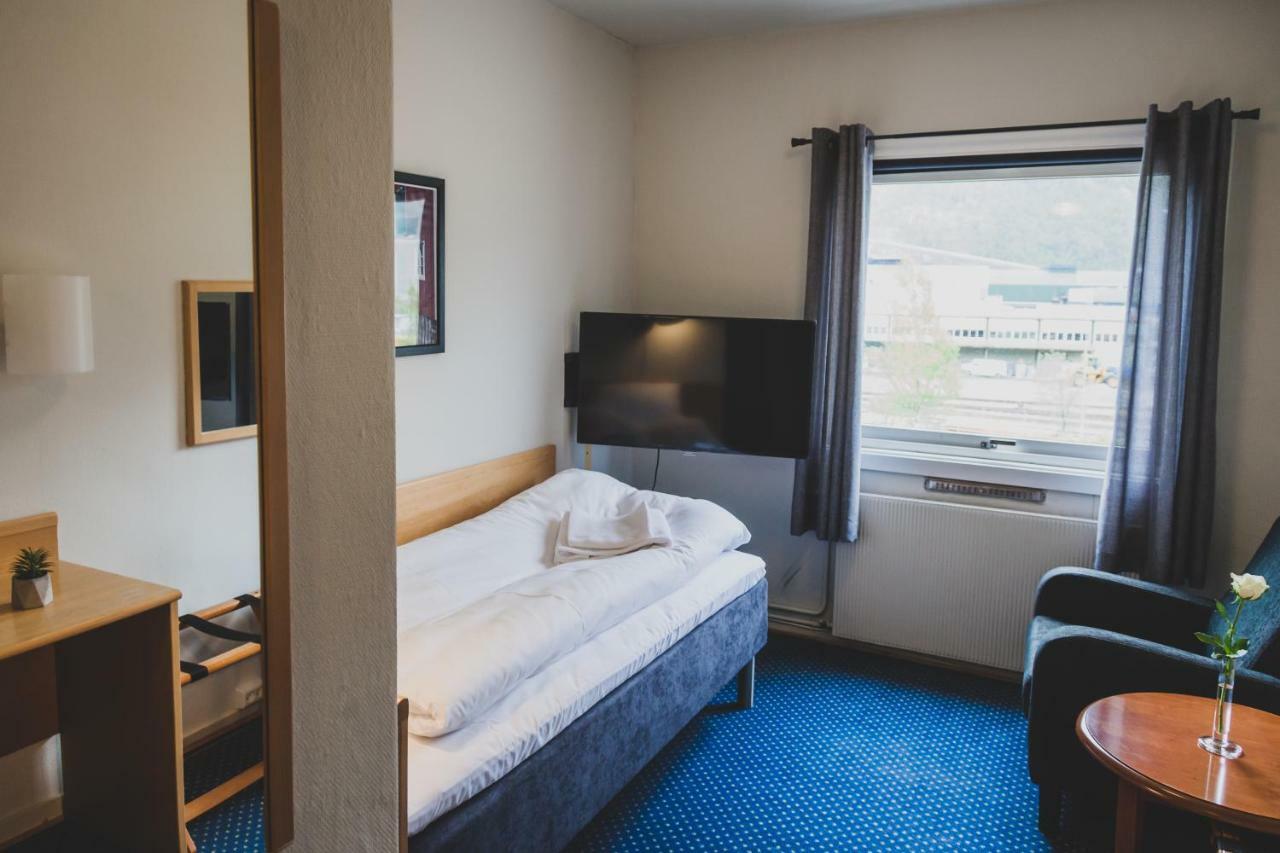 Froken Skjolds Hotel Lyngengarden Mosjoen Bagian luar foto